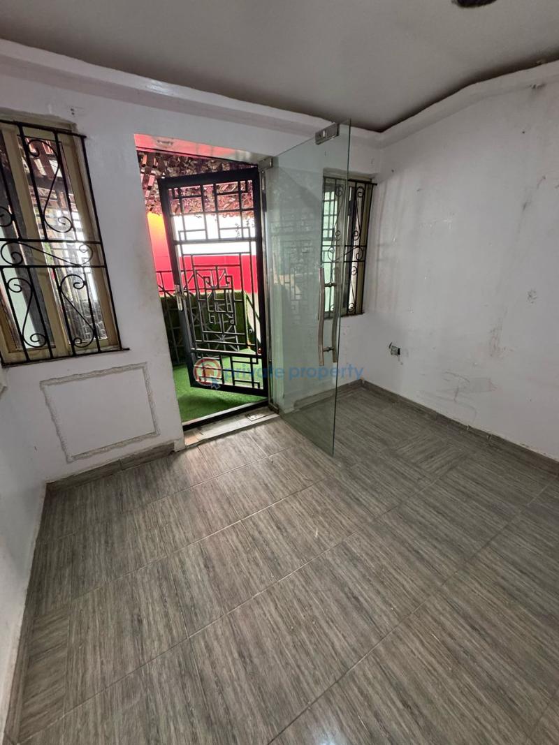 Front-facing shop in a highly secured environment - 10 Shop For Rent Lekki Phase 1 Lagos - 10