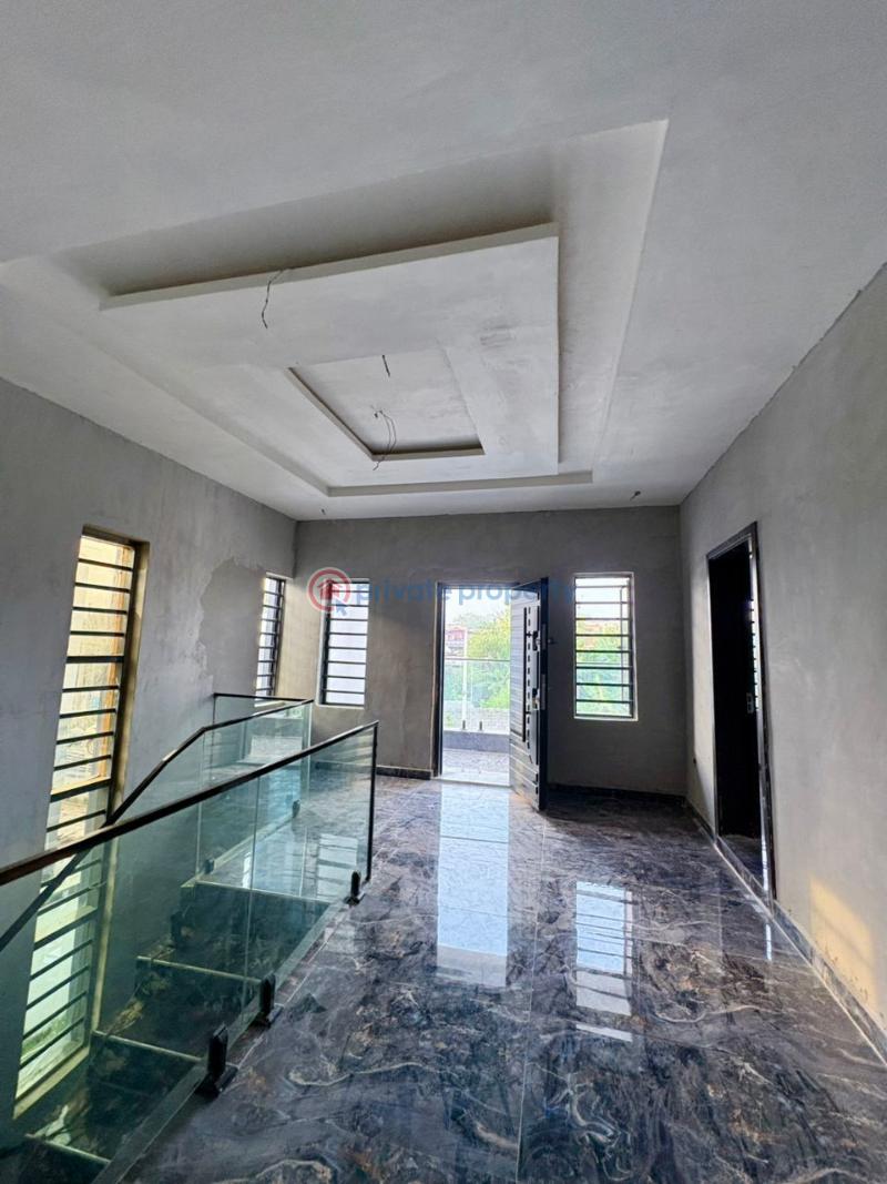 House For Sale Chief Lateef Oyelade, Ring Road Gra Ibadan Oyo - 2