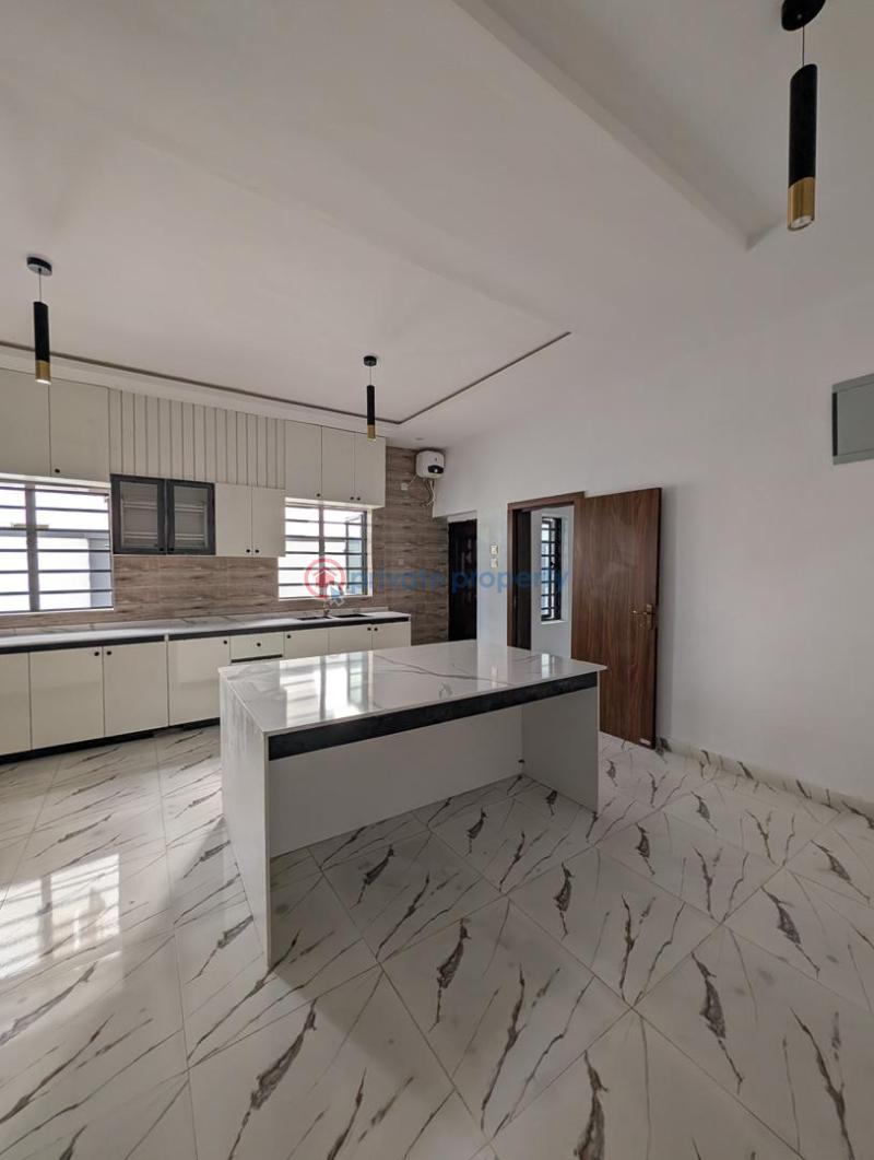House For Sale Chief Lateef Oyelade, Ringroad Gra Ibadan Oyo - 2