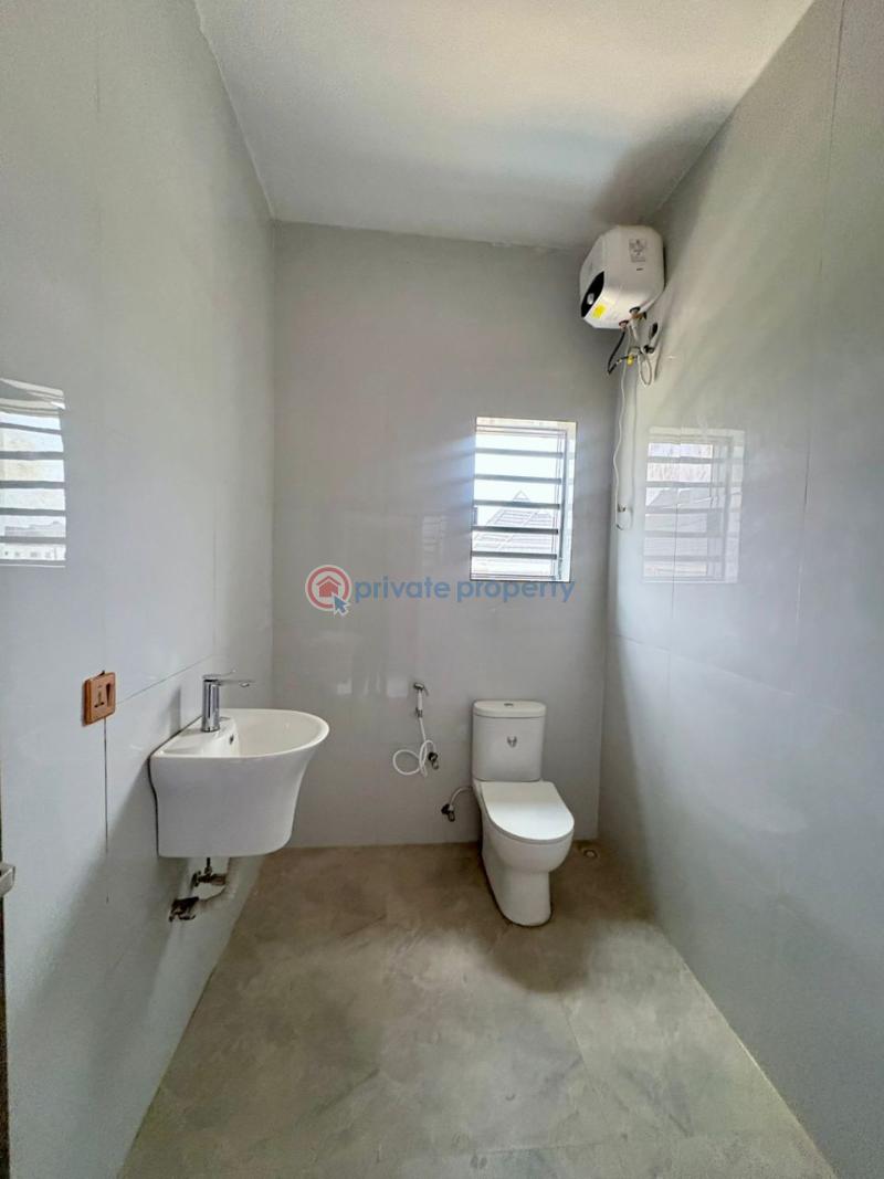 House For Sale Carlton Gate Estate,kolapo Ishola Gra, Akobo Ibadan Oyo - 2