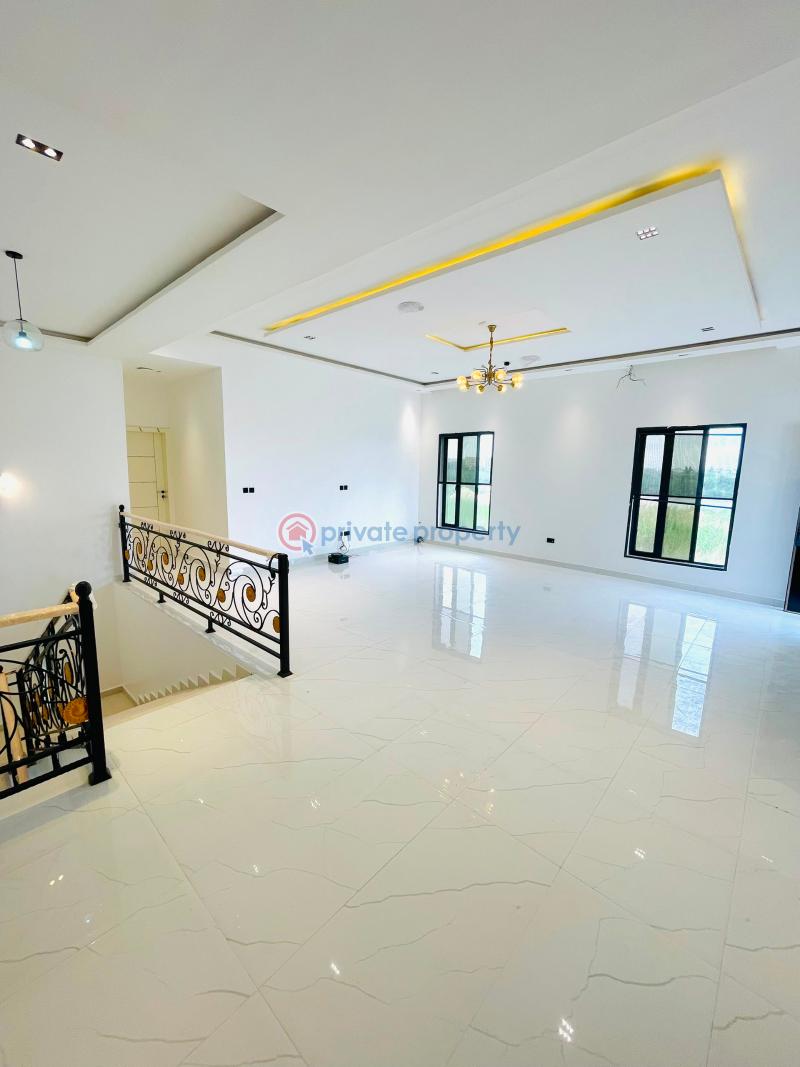 6 bedroom Detached Duplex For Sale Chevron Lekki Lagos - 1