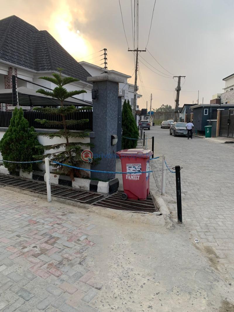 3 bedroom Bungalow For Sale Thomas Estate Ajah Lagos - 2