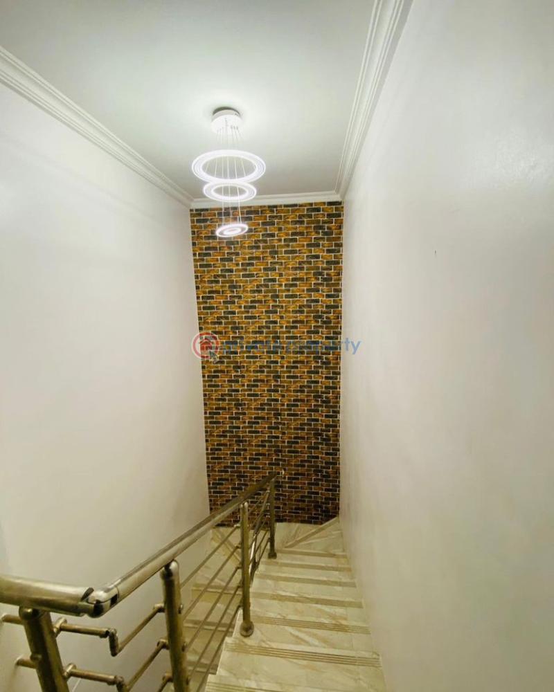 Flat & Apartment For Rent Location:** Kolapo Ishola Gra, Ibadan Ibadan Oyo - 8