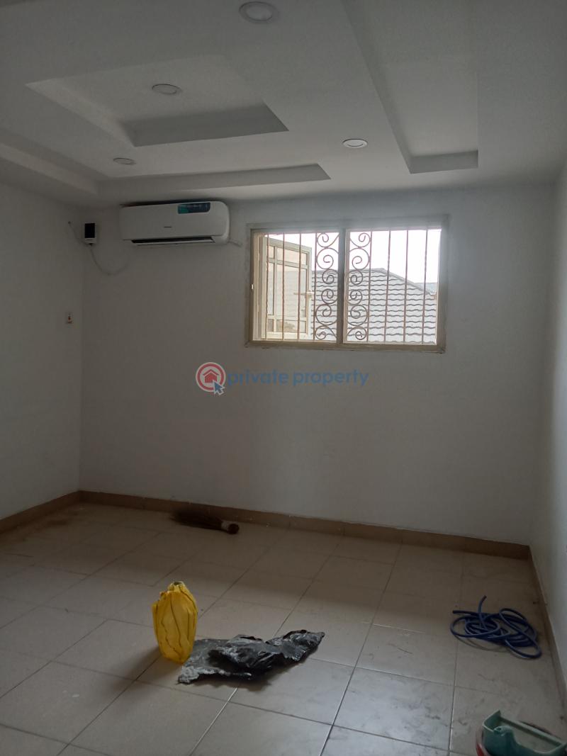 1 bedroom Mini Flat For Rent Oniru Behind Ebeano Supermarket Oniru Victoria Island Lagos - 3