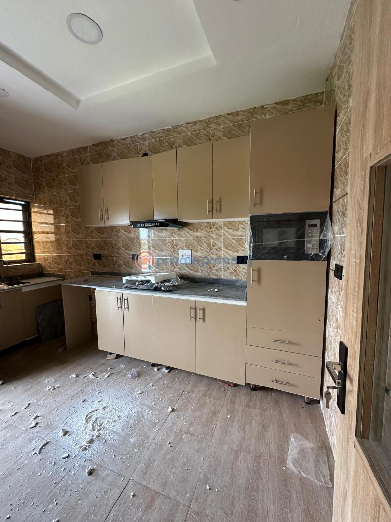 Fully serviced luxury spacious 2 bedroom apartment with swimming pool and gym - 13 2 bedroom House For Sale Ajah Lagos - 13