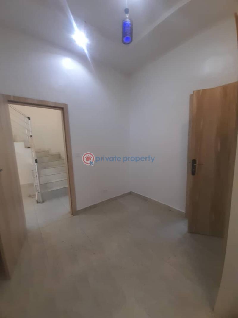 1 bedroom Shared Apartment For Rent Riverstone Estate\royal Pine Estate,orchid Road Lafiaji Lekki Lagos - 4