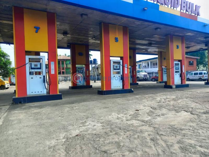 Filling Station For Sale Lagos Abeokuta Expressway,by Dopemu Under Bridge, Dopemu  Agege Lagos - 0