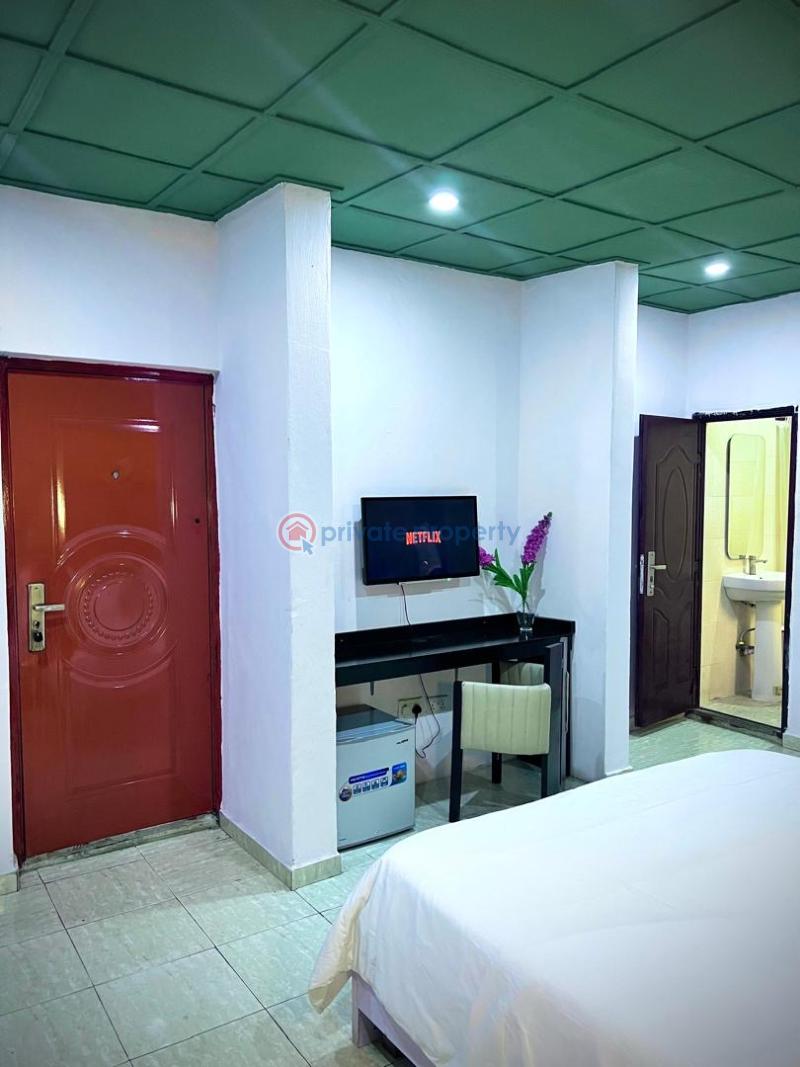 Luxurious spacious 3 bedroom self service - 1 3 bedroom Block Of Flats For Rent Off Durosimi Eti Dr Lekki Phase 1 Lagos - 1