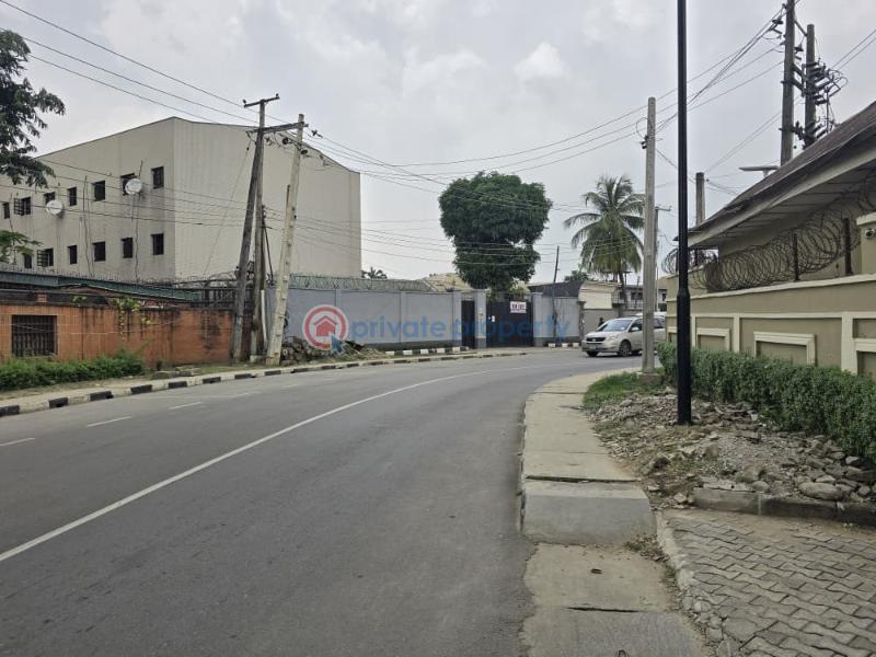 3 bedroom Flat & Apartment For Rent Oduduwa Crescent, Ikeja Lagos - 11