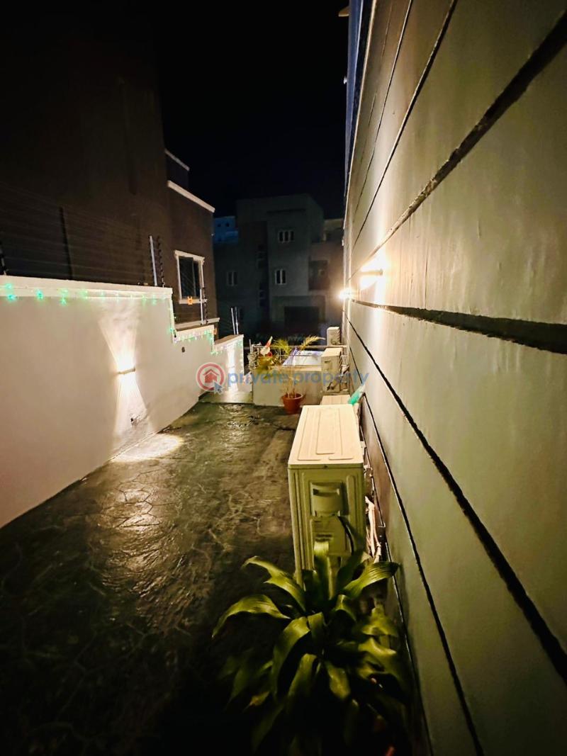 5 bedroom Semi detached Duplex For Sale Guzape Abuja Phase 1  - 4