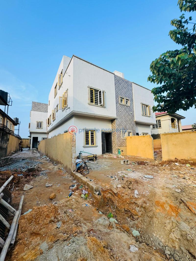 4 bedroom Semi detached Duplex For Sale Phase 1 Magodo Kosofe/Ikosi Lagos - 3