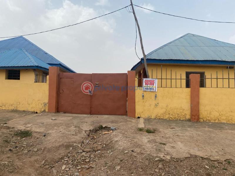 For sale 9 bedroom Bungalow Alubarka Street, Gaa Odota, Ilorin, Kwara