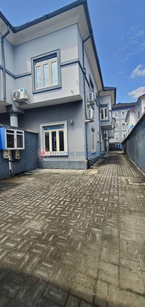2 bedroom Block Of Flats For Rent Osapa Lekki Lagos