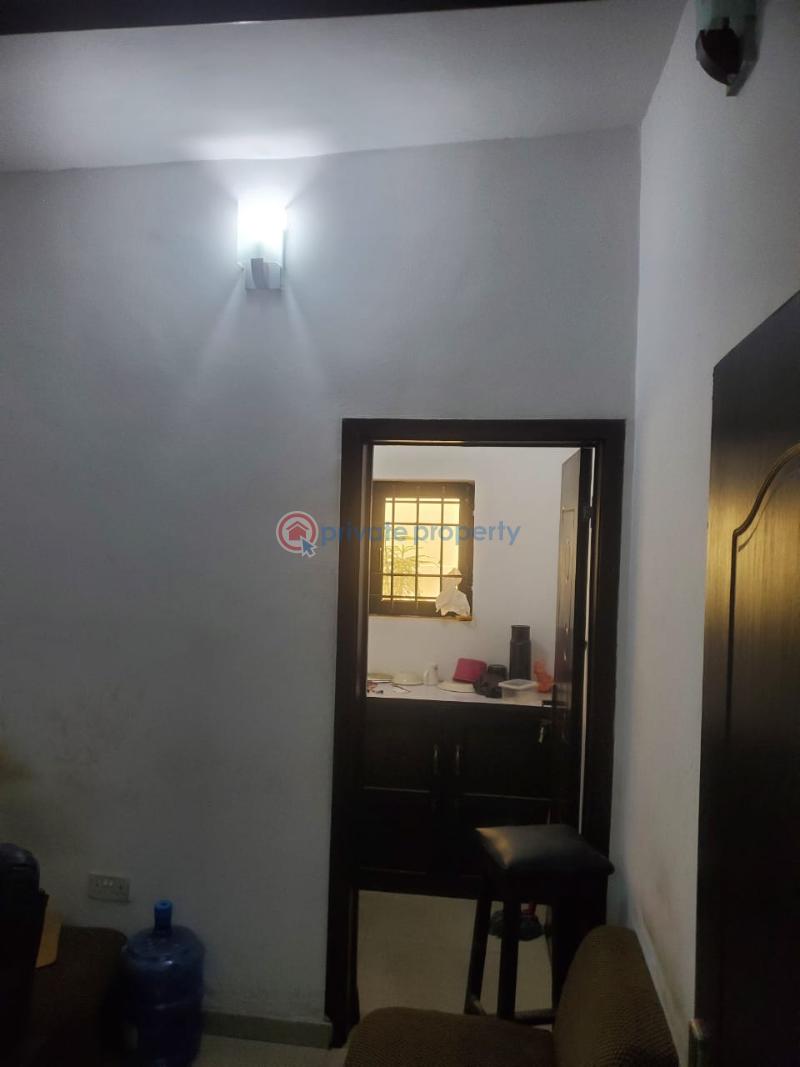 4 bedroom Office For Rent Off Falolu Road Surulere Lagos - 6