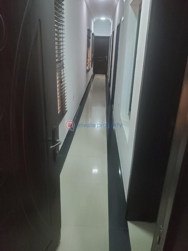 4 bedroom Office For Rent Off Falolu Road Surulere Lagos - 4