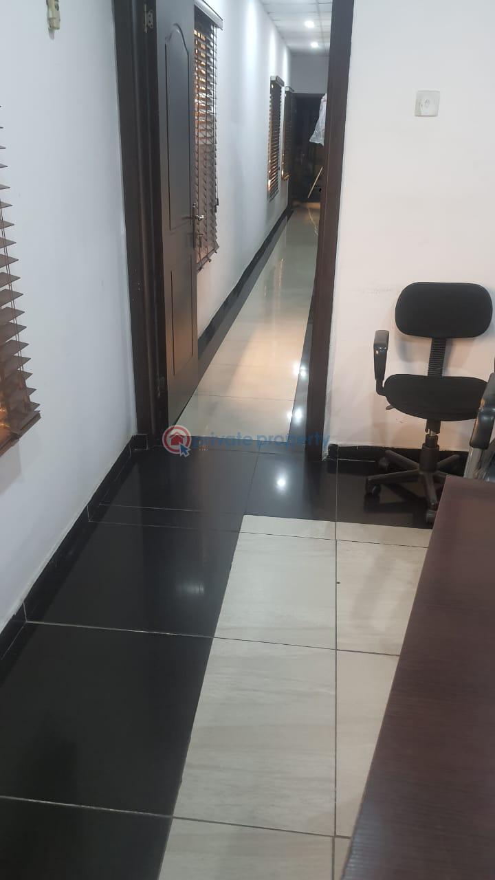 4 bedroom Office For Rent Off Falolu Road Surulere Lagos - 3