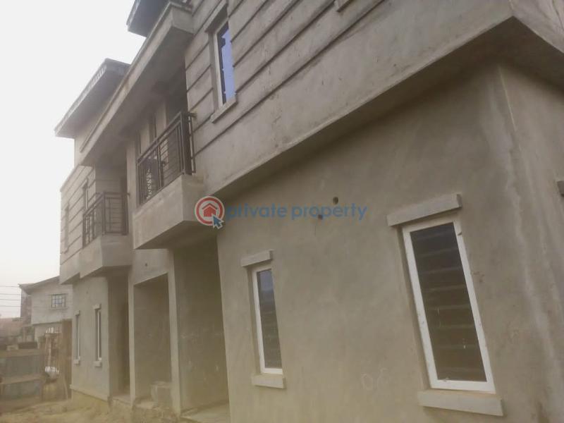 Block Of Flats For Sale Heritage Estate Off Akala Express Oluyole Extension 3 Minutes Trek To Akala Express. Ibadan Oyo - 2