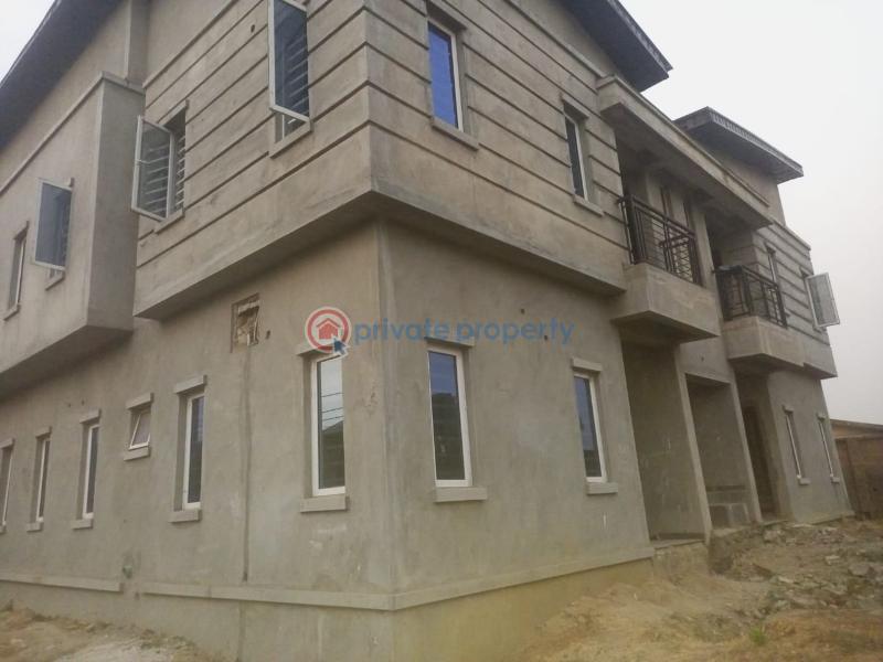 Block Of Flats For Sale Heritage Estate Off Akala Express Oluyole Extension 3 Minutes Trek To Akala Express. Ibadan Oyo - 5