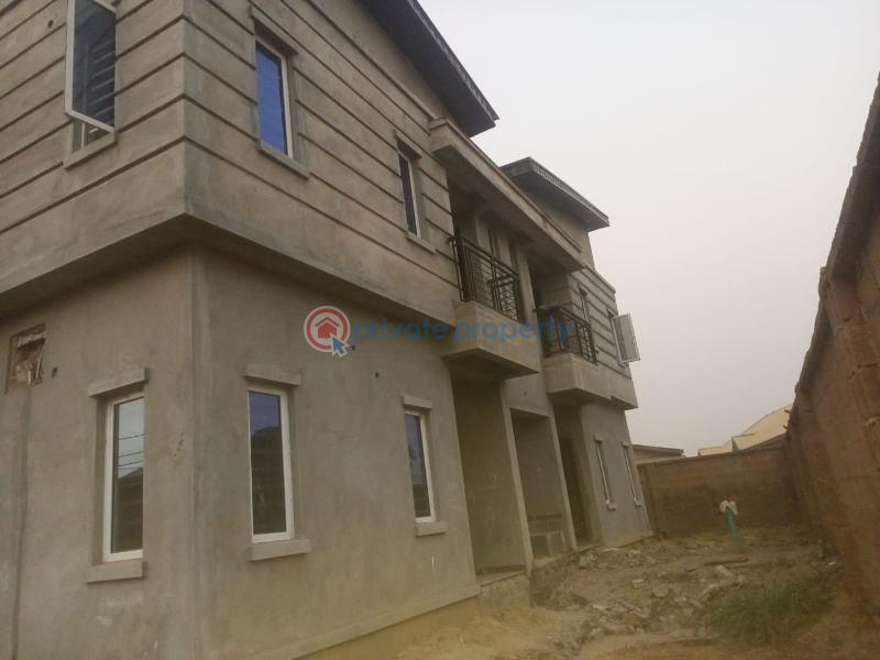 Block Of Flats For Sale Heritage Estate Off Akala Express Oluyole Extension 3 Minutes Trek To Akala Express. Ibadan Oyo - 0