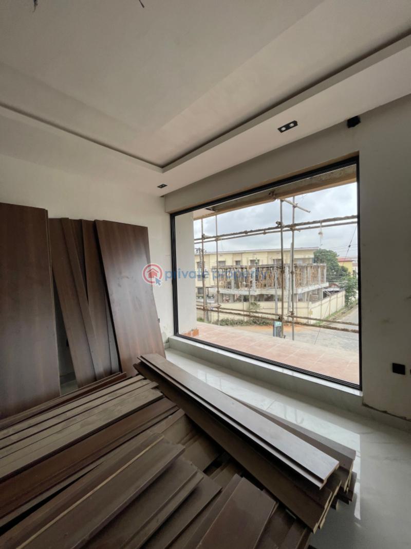 4 bedroom Maisonette For Sale Shonny Highway Shonibare Estate Maryland Lagos - 9