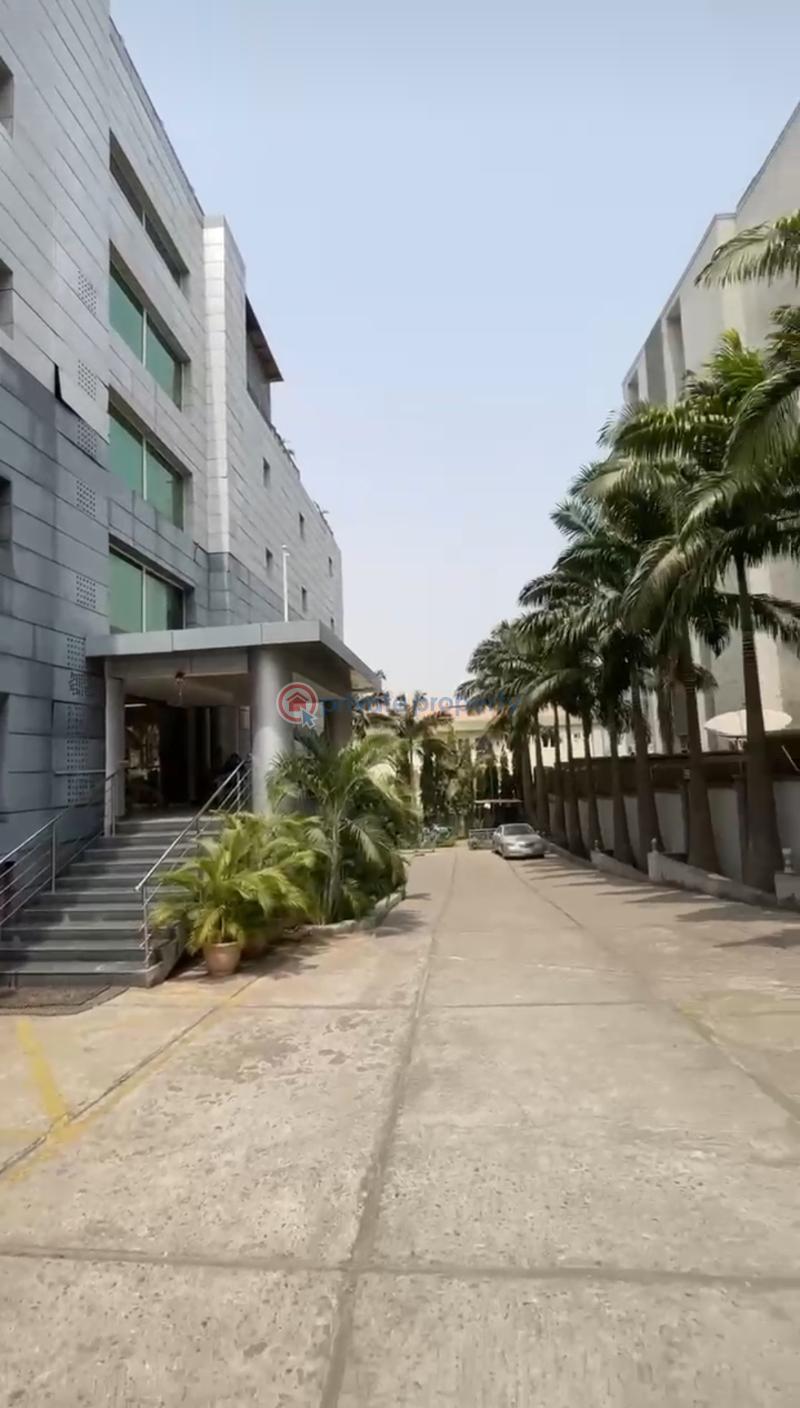Hotel For Sale Wuse Zone 4 / Besides Newton Park / B4 Phcn Office Wuse Abuja Phase 1  - 1