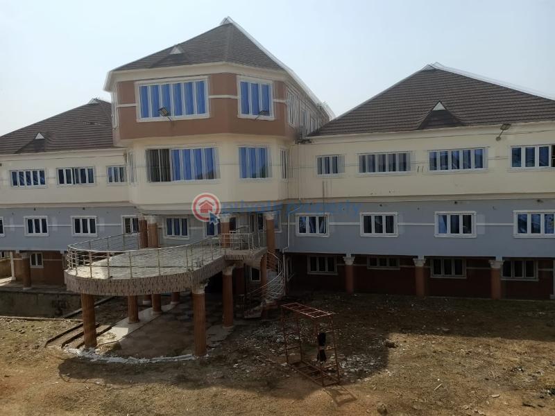 Hotel For Sale Onireke Gra, Jericho Yemetu Ibadan Oyo - 0