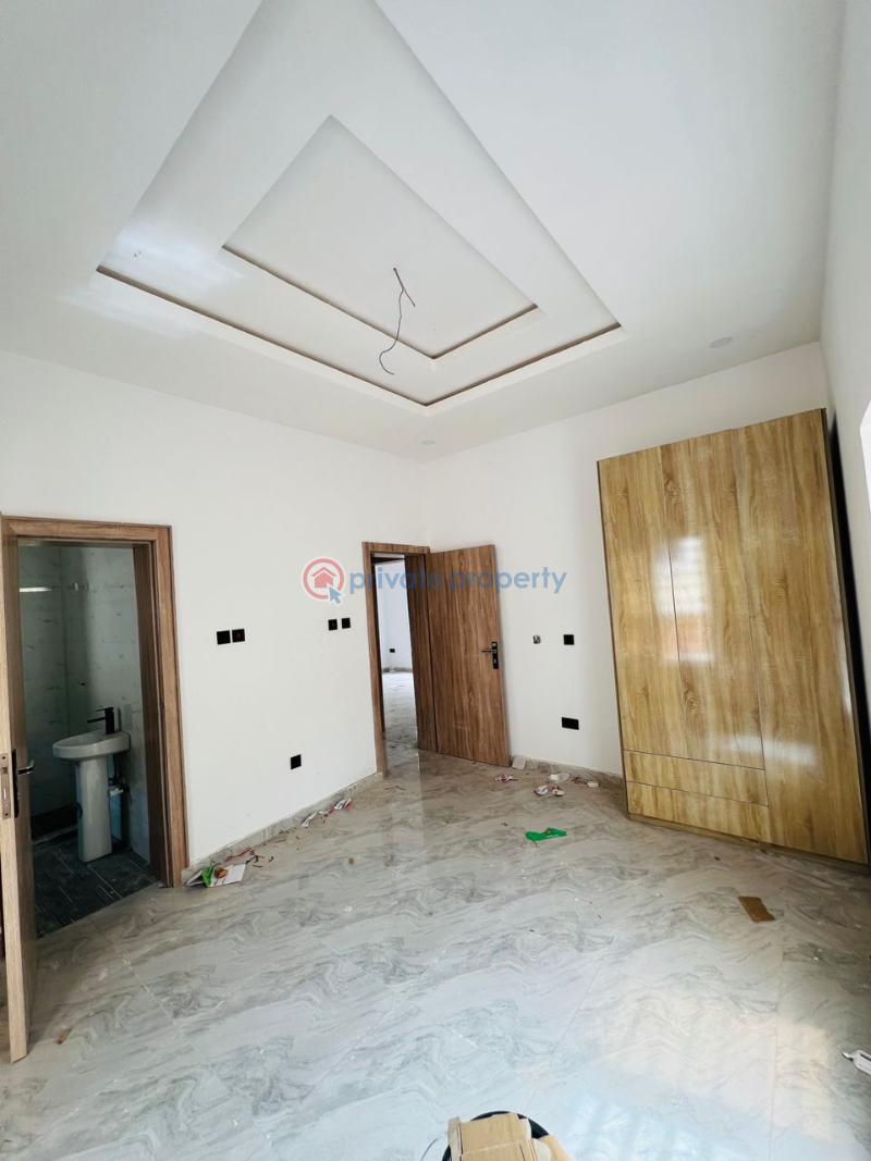 Detached Bungalow For Sale Housing Estate (airforce) Opp Kolapo Ishola Gra, Akobo, Ibadan Ibadan Oyo - 0