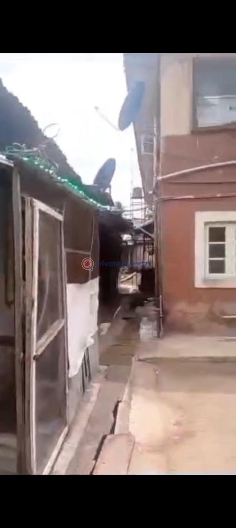 Duplex For Sale Ikorodu Road Onipanu Shomolu Lagos - 1