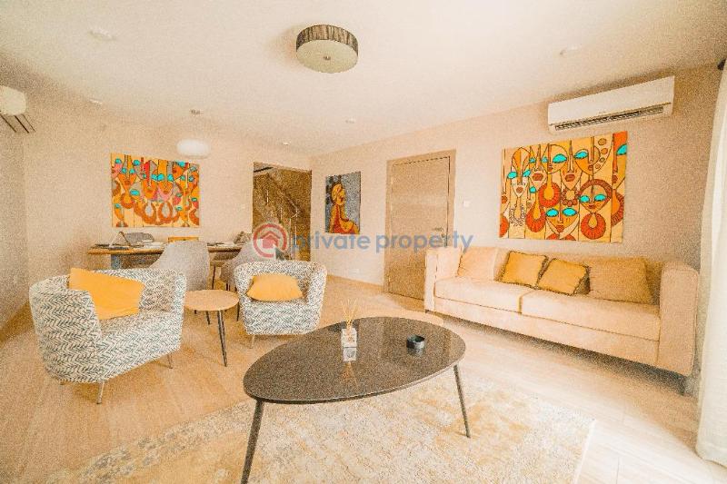 3 bedroom Shared Apartment For Sale . Ilupeju Lagos - 11