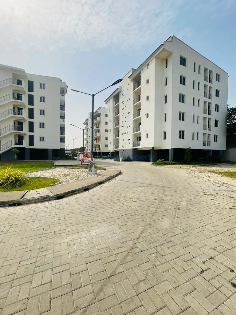 3 bedroom Shared Apartment For Sale . Ilupeju Lagos - 2