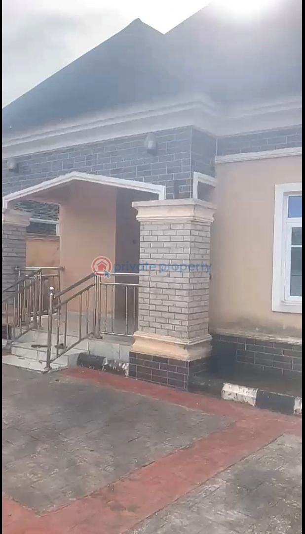 Bungalow For Sale Iyowa Community, Benin Akure Road. Benin Edo - 1