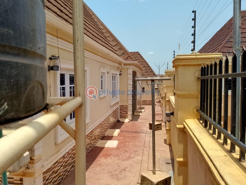 5 bedroom Detached Bungalow For Sale Jankata Off Akala Express Ibadan Oyo - 4