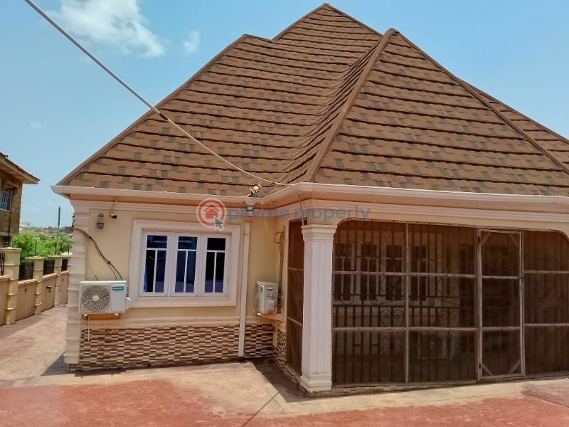 5 bedroom Detached Bungalow For Sale Jankata Off Akala Express Ibadan Oyo - 1