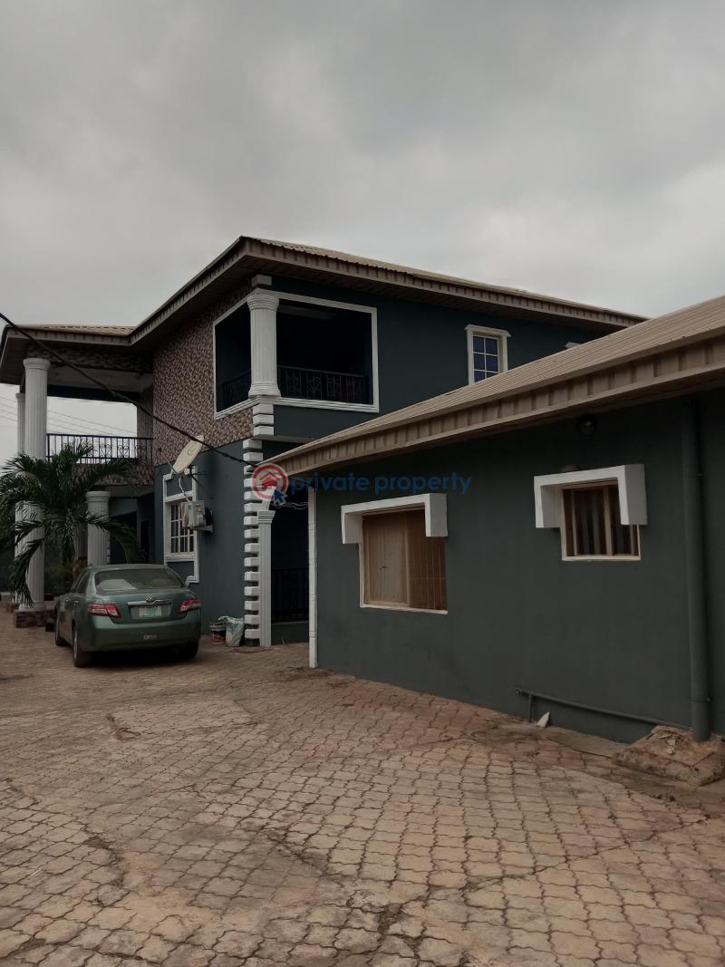 3 bedroom Block Of Flats For Rent *just Out To Let...* Fastest Finger ♦️ Neatly Renovated 3 Bedroom With Modern Facilities Like P.o.p, Water Running, Dinning Space , 2 Toilets One Room En Suit And Bathroom, Wardrobes, Kitchen Cabinet Etc. 👉🏻 ( *easy Going Landlords Live Within* ). Akobo Ibadan Oyo - 0