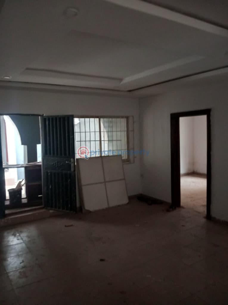 3 bedroom Block Of Flats For Rent *just Out To Let...* Fastest Finger ♦️ Neatly Renovated 3 Bedroom With Modern Facilities Like P.o.p, Water Running, Dinning Space , 2 Toilets One Room En Suit And Bathroom, Wardrobes, Kitchen Cabinet Etc. 👉🏻 ( *easy Going Landlords Live Within* ). Akobo Ibadan Oyo - 8
