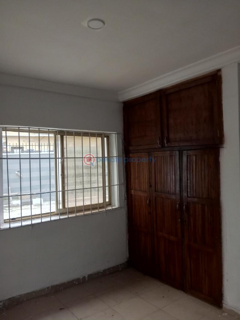 3 bedroom Block Of Flats For Rent *just Out To Let...* Fastest Finger ♦️ Neatly Renovated 3 Bedroom With Modern Facilities Like P.o.p, Water Running, Dinning Space , 2 Toilets One Room En Suit And Bathroom, Wardrobes, Kitchen Cabinet Etc. 👉🏻 ( *easy Going Landlords Live Within* ). Akobo Ibadan Oyo - 3