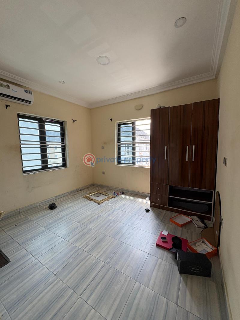 Just moved out 3bedroom flat with both pool and gym - 3 3 bedroom Block Of Flats For Rent Ikota Lekki Lagos - 3