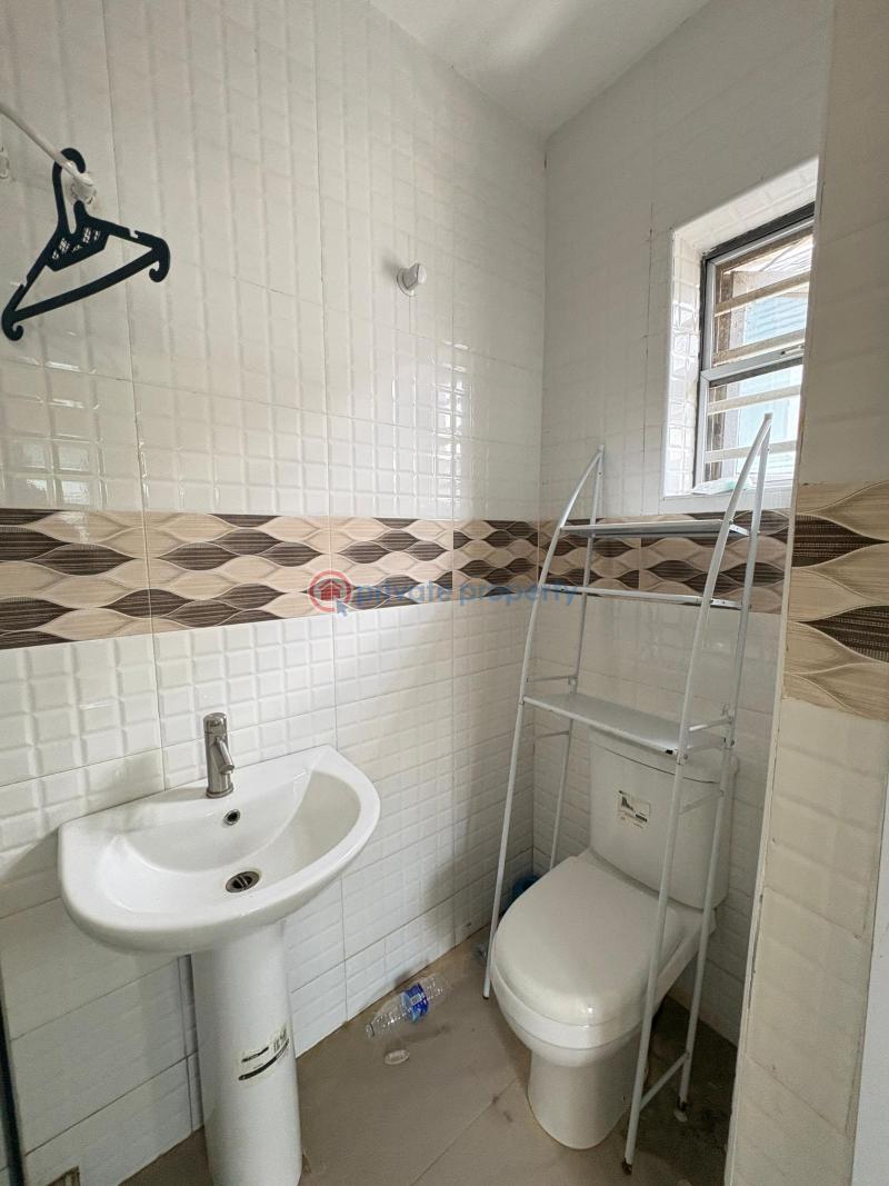 Just moved out 3bedroom flat with both pool and gym - 2 3 bedroom Block Of Flats For Rent Ikota Lekki Lagos - 2