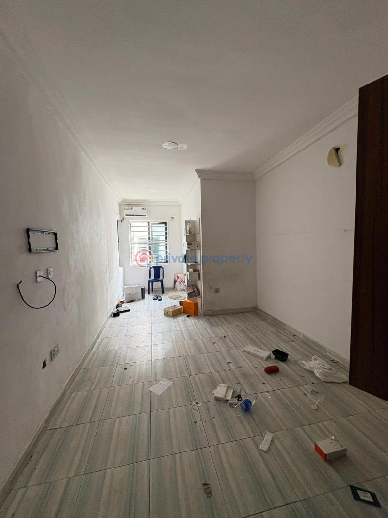 Just moved out 3bedroom flat with both pool and gym - 6 3 bedroom Block Of Flats For Rent Ikota Lekki Lagos - 6