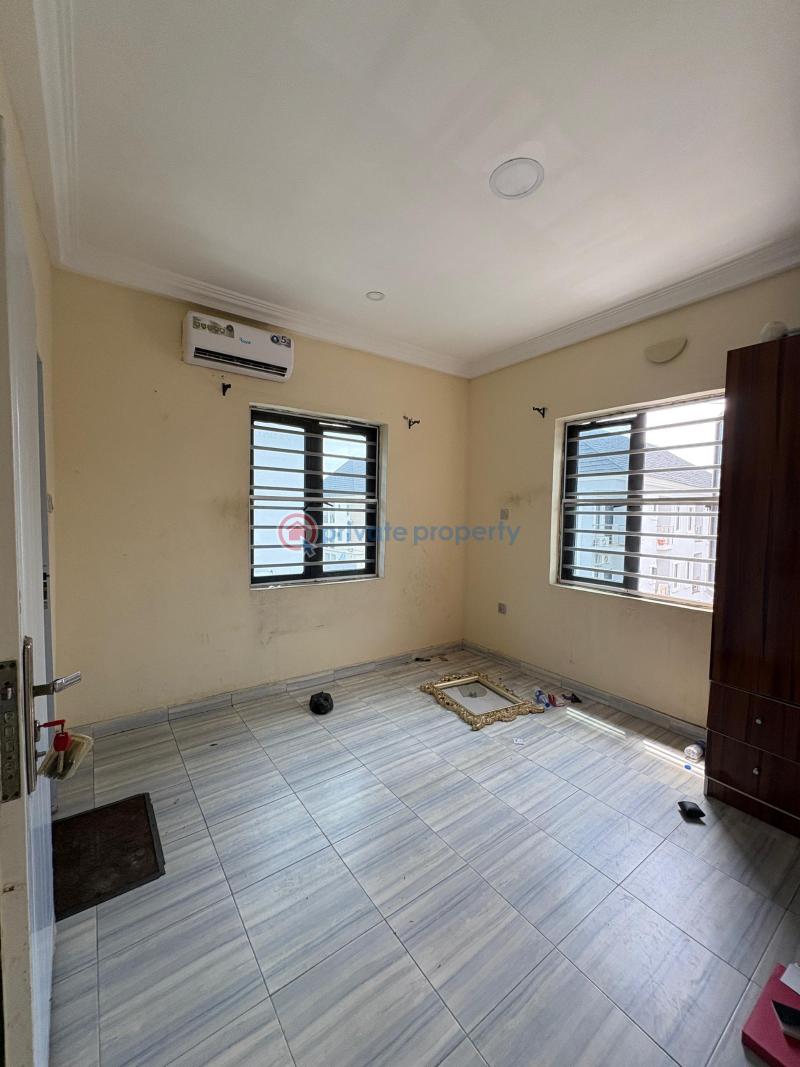 Just moved out 3bedroom flat with both pool and gym - 4 3 bedroom Block Of Flats For Rent Ikota Lekki Lagos - 4