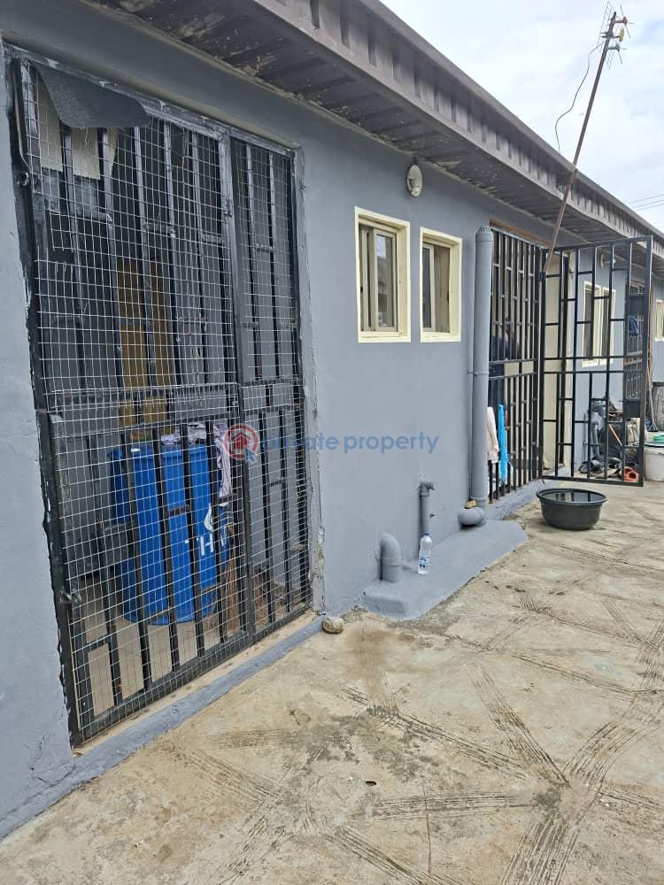 6 bedroom Detached Bungalow For Sale Mercy Land Estate Baruwa Ipaja Road Lagos Baruwa Ipaja Lagos - 4