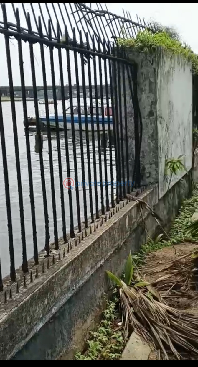*just out*  *suitable 4 jetty @ apapa*    *waterfront land* off *creek road, apapa, lagos. - 8 10 bedroom House For Sale *waterfront Land* Off *creek Road, Apapa, Lagos.* Apapa Lagos - 8