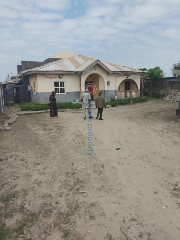 For sale Mixed use Land New Road, Close To Admiralty Homes Estate Igbo