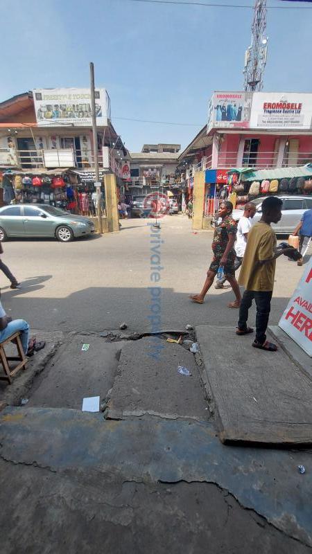 10 bedroom Mall/Complex/Plaza For Sale Oriyomi Ikeja  Lagos - 3