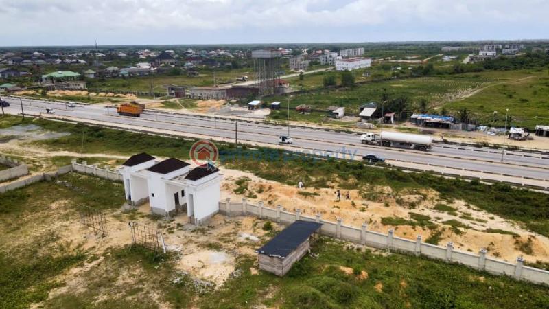 Residential Land For Sale Lekki Palacio Garden Located Lively Along The Lekki Epe Expressway In Idi Orogbo Town Ibeju-Lekki Lagos - 0