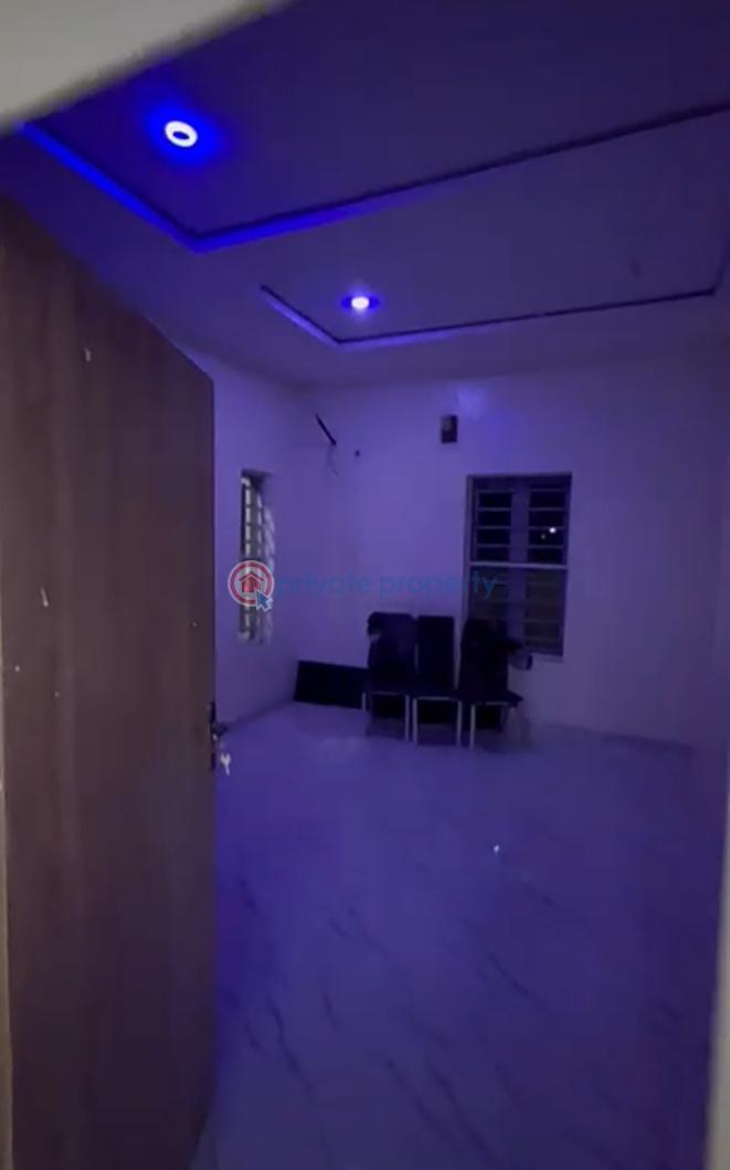 Large and spacious 1 bedroom apartment ( video) - 7 1 bedroom Mini Flat For Rent Orchid Road Lekki Lagos - 7