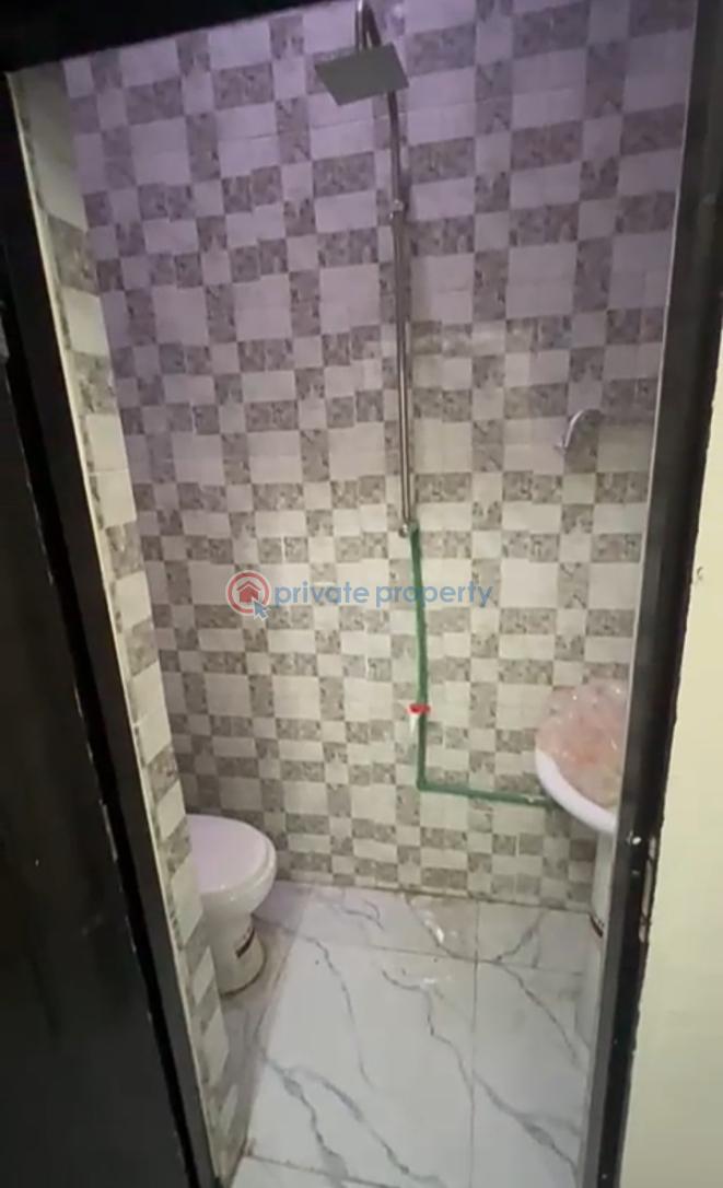 Large and spacious 1 bedroom apartment ( video) - 8 1 bedroom Mini Flat For Rent Orchid Road Lekki Lagos - 8