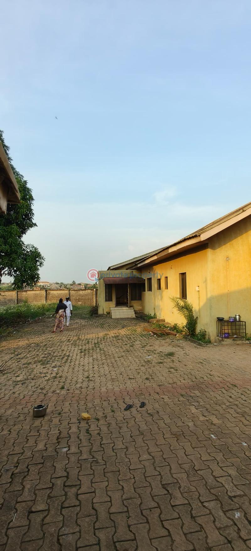 5 bedroom Detached Bungalow For Sale Akute Ifo Ogun - 1