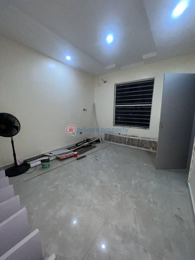 1 bedroom Shared Apartment For Rent Along Lekki Expressway Lagos - 3