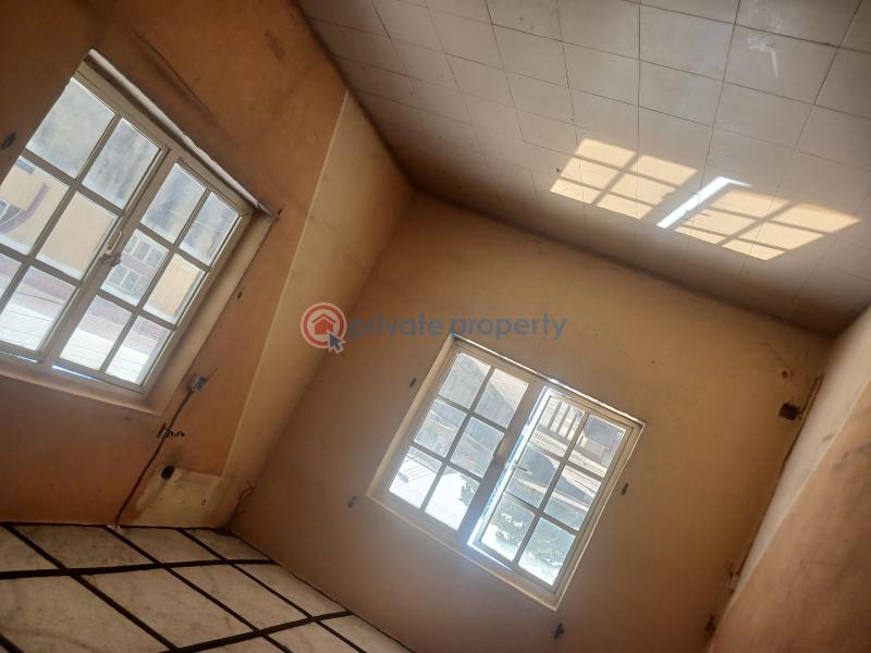 6 bedroom Warehouse For Rent Old Ife Road, Close To Iwo Road Ibadan Oyo - 5